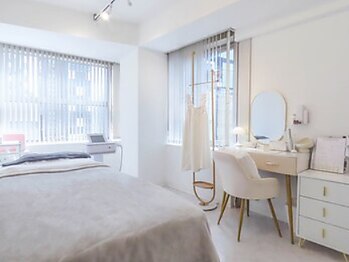 プルスキンサロン 大阪店(pull skin salon)の写真/口横のぽにょっとした脂肪やほうれい線に◎ピーチサーマリフトは当サロンならでは◎定期メンテナンスにも！