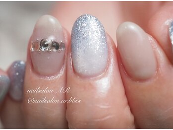 ネイルサロンアンドスクール エーアール(AR)/ラインストーンが目を惹く☆