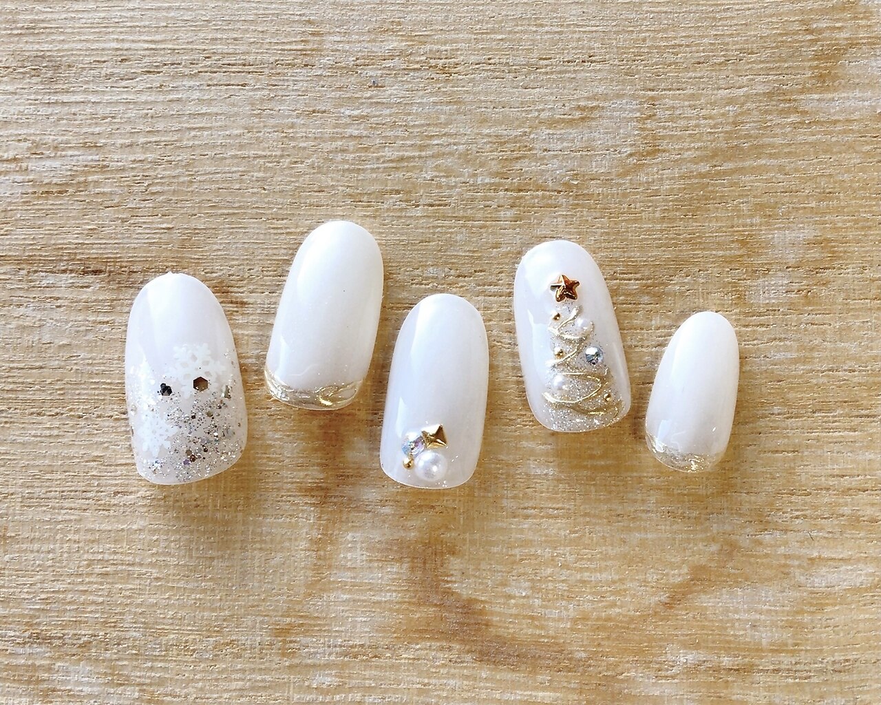 2025年秋トレンド】ホワイト ワンカラーのネイルデザイン集