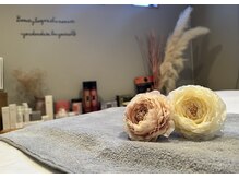 アンド リュクス(& Luxe)の雰囲気(お帰りの際はこちらでメイク、髪を整える準備がございます。)