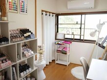 診断やメイクはこちらで。たくさんのコスメはお試し自由！