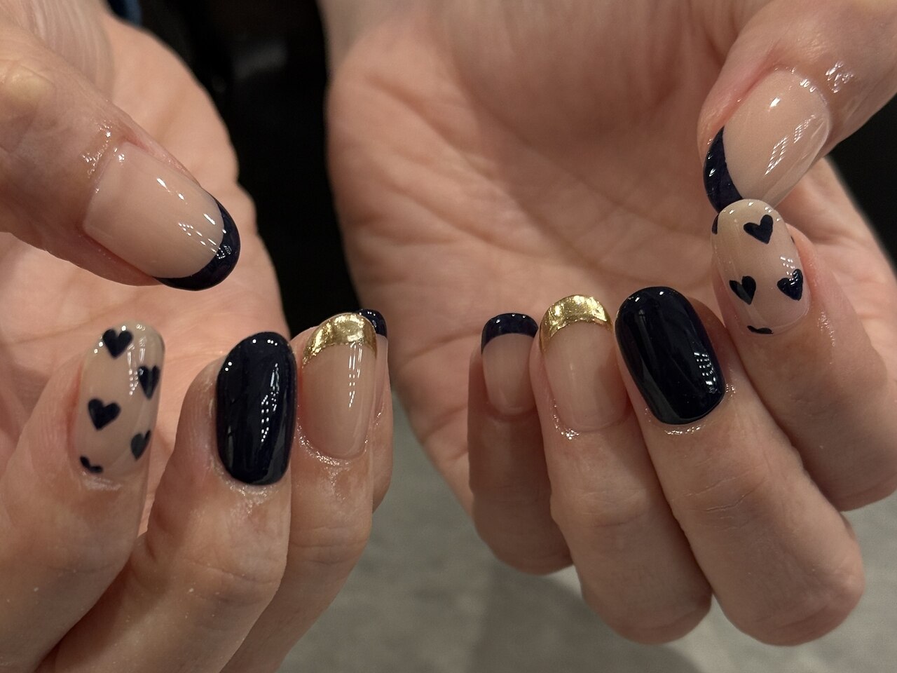 2026年冬トレンド】ネイビー ハート ハンドのネイルデザイン集｜人気順