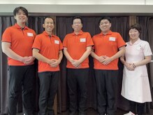 駐車場１０台分完備しています。茶色の建物が目印です☆