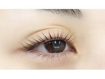 ネイルアンドアイラッシュサロンR/根元から立ち上げカール!