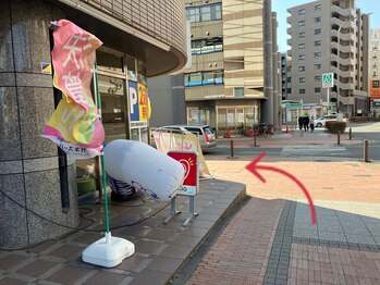 イヴ(Eve)/一つ目の角を左に曲がります。