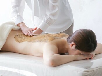 ベルフィーヌ 目黒店(BELFINE)の写真/【大切な日は、背中まで美しく♪】ハーバルモアハーブピーリングで気になるざらつきや赤みを解消◎