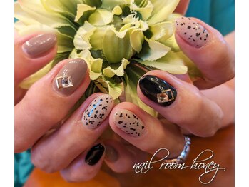 ハニー(honey)/くすみベージュ&ブラック