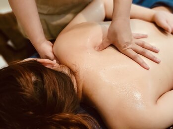 サロンドプライム(Salon de prime)の写真/【ワンランク上のオールハンド/深層リンパマッサージ】オールハンド施術で疲れ解消・凝り・むくみを改善♪