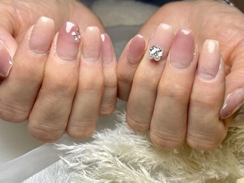 サロンドフォーエイチ(salon de 4H)/肌なじみカラーにワンポイント！