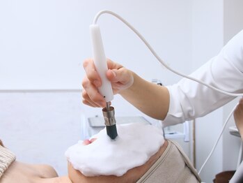 エステティックサロン ピオニー(PEONY HAIR WORKS Barrel)/【STEP 3】マシーンで毛穴泡洗顔