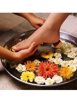 フレイヤ 銀座店(FREJA)の写真/フットネイルの魅せ所!!【角質ケア★フットコースとセットで3000円】ガサガサ卒業!つるすべかかとへ♪