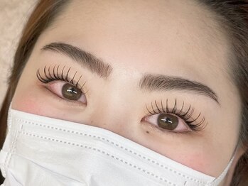 ダブリュービー(WB)の写真/ 【こだわり抜いたツールのみを使用!】LEDエクステやまつげパーマは汗や水、湿気に負けない抜群のキープ力!