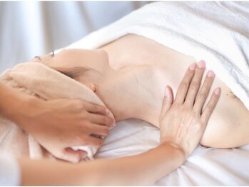 アリュール(ALLURE)の写真/日々溜まった首肩こり,腰痛をスッキリ解消!慢性的な首肩こりも◎当店人気No.1全身オイルリンパ90分！