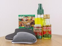 御茶の水ドライN鍼灸の雰囲気（本場スリランカのアーユルヴェーダオイルとカッサプレート）