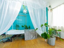 ピピピ(PiPiPi)の雰囲気(広々落ち着く空間が完全個室!緑の多い店内/キッズスペース有り)
