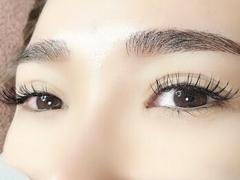 ポラリス(polaris)の写真/【LEDマツエクが人気◎】持続力と濃さを叶えるお顔に馴染むまつエク♪カラー変更で抜け感UP◎