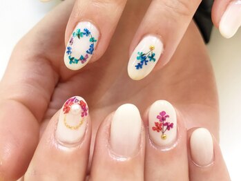 ネイルサロン ジュネイル(NAIL SALON JUNAIL)/ピンク、ブルー押し花×白グラデ