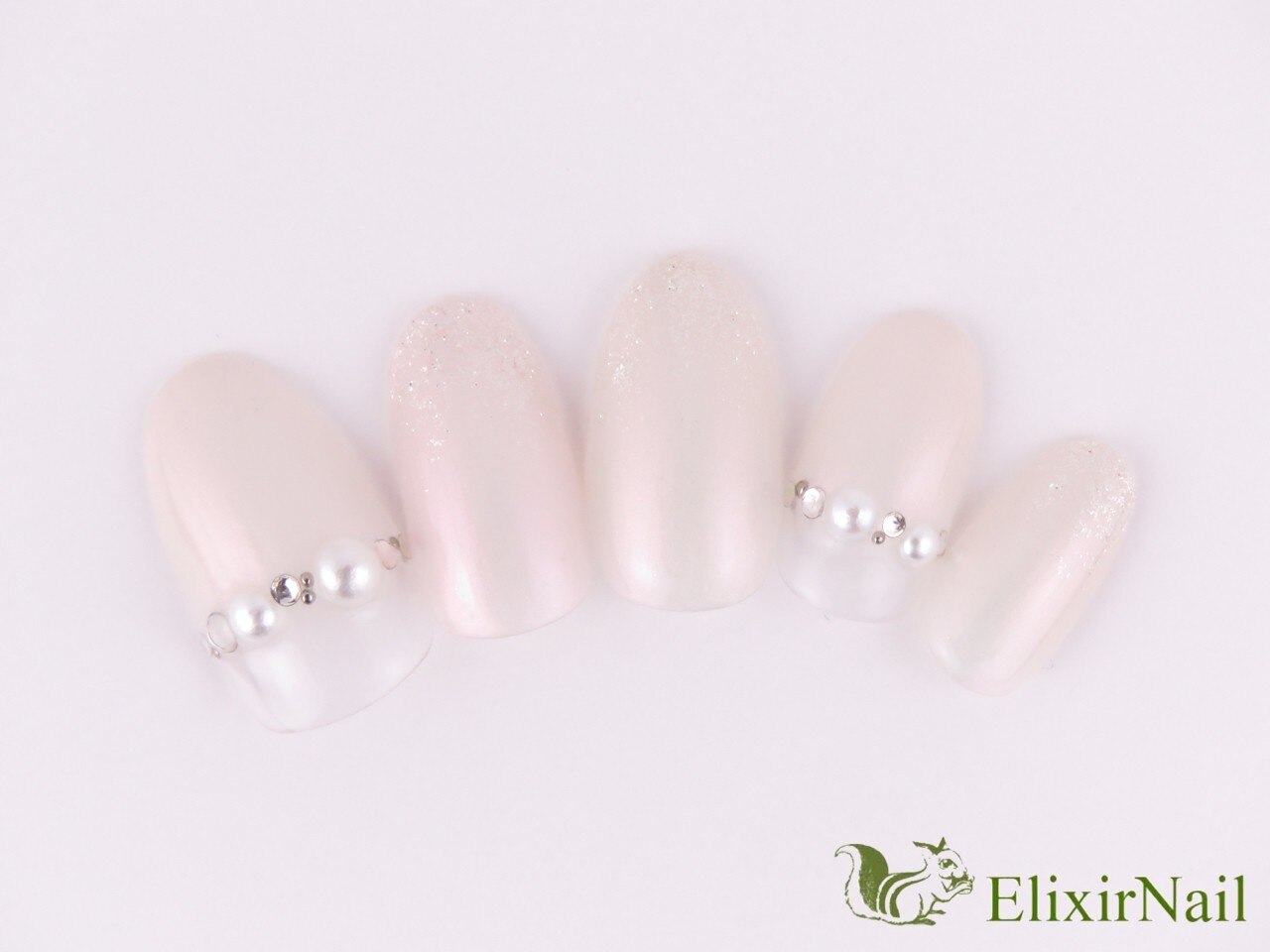 2026年春トレンド】ホワイト ワンカラー ハンドのネイルデザイン集