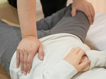 レナトス整体院(renatus)/股関節の調整（仰向け２）