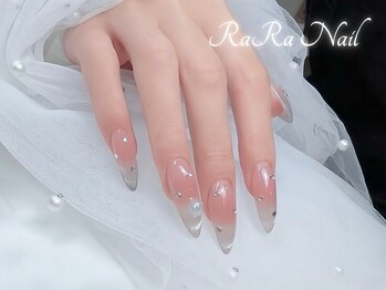ララネイル(RaRa Nail)の写真/うる艶カラー×キラキラパーツであざと可愛いネイルを☆長さ出しでデザインの幅も広がる♪上品な指先を…