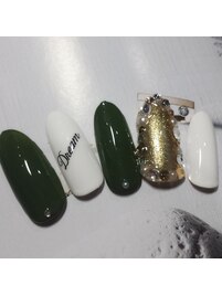 カーキカラーネイル