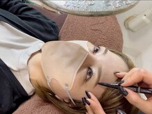 【施術６】ノーメイクの状態から、お顔に合わせたメイクをご説明しながらアドバイスさせていただきます