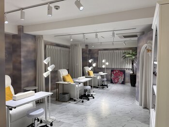 ミューズ ファクトリー(Muse factory)/カーテンで仕切られたソファー席