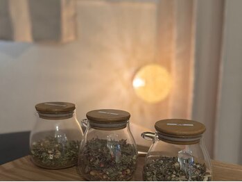 アウン(aUN)/選べる3種のハーブ