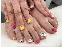 冬に人気のヒョウ柄ネイルです♪