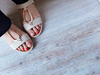 ネイルアンドアイラッシュサロン ミッタ(Mitta)/サンダルにはフットネイル♪