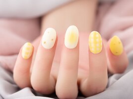 パステルイエローネイル
