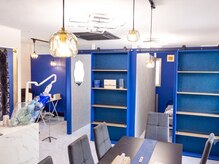 メンズビューティーサロン LUXE-ラグゼ- 沼津の雰囲気（高級感あるラグゼブルーの空間で非日常感を味わえます♪）