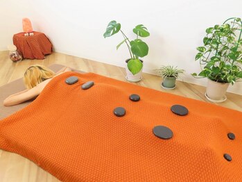 ココデシカ 曳舟店(coco-desika)の写真/■ホットストーンの進化系!バザルトストーンで深部から温め代謝UP♪オイル施術でリンパを流しDetox効果も!!