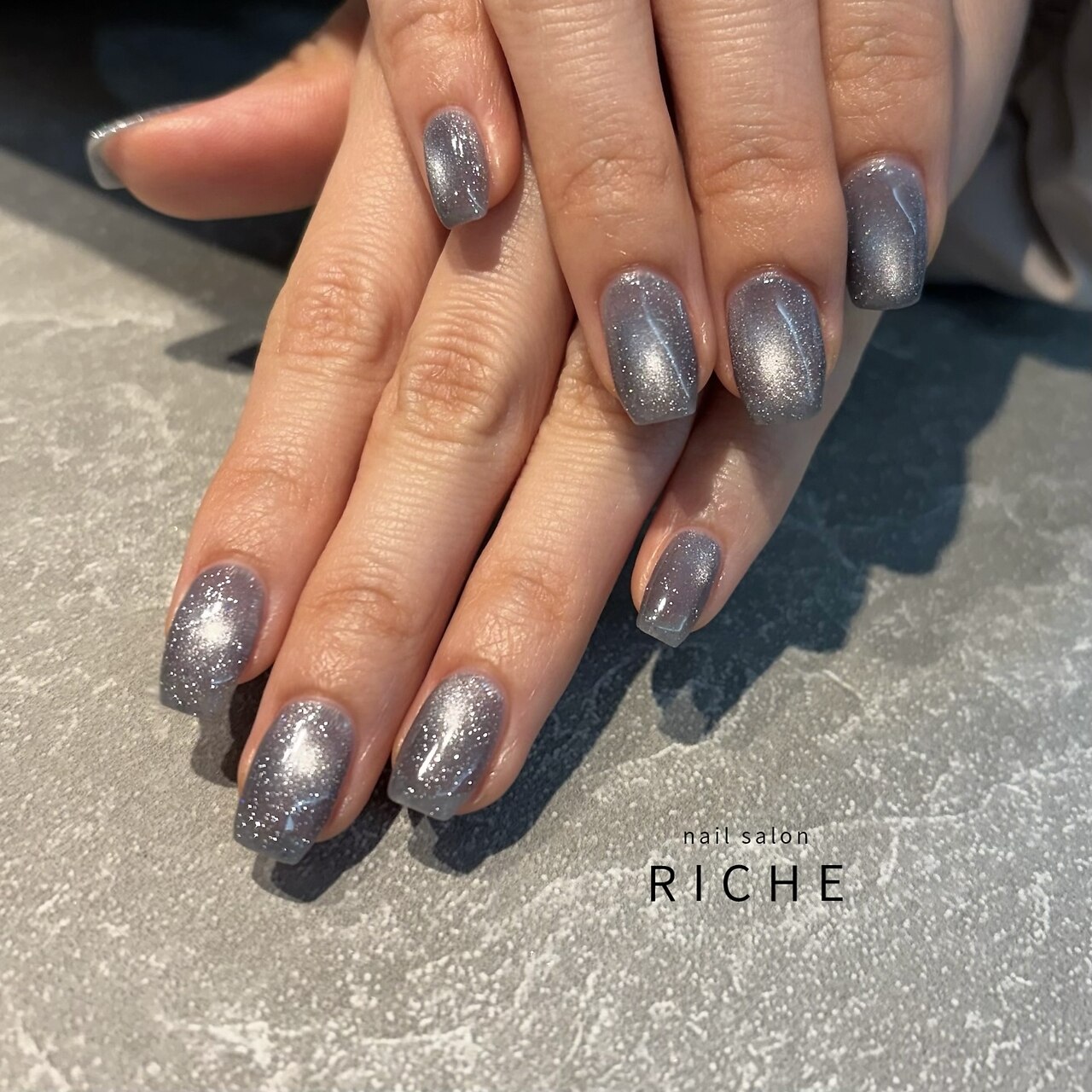 2026年冬トレンド】ネイビー シンプル ハンドのネイルデザイン集｜人気