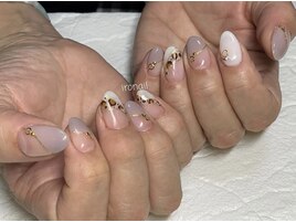 シンプルヒョウ柄ネイル