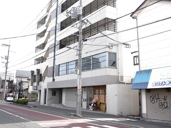 キキ(klkl)/ビルの外観、店舗は1階です