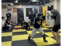 ヴィガー キックボクシングスタジオ(Vigor)の雰囲気（3階男性グループパーソナル）