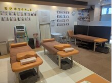 小林整骨院 西梅田の雰囲気（リラックスできる院内環境で、皆さまの健康をしっかりサポート◎）