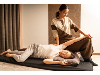 リラク マロニエゲート銀座3店(Re.Ra.Ku)/タイ古式ストレッチ４【銀座駅】