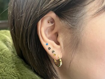 アスティ(ASTY)の写真/【SNSで話題＆大人気の耳つぼジュエリー2粒￥1,100～】豊富なパーツから選べ、華やかでオシャレな耳元へ♪