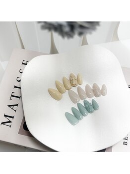 ドットアイサロン(.i salon)の写真/淡色パステルぷっくりがキュート♪オーダーメイドパーツで叶える特別デザイン（クロムパーツ700円）