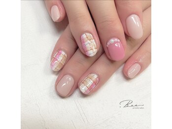 ドットビー(.Bee)/ガーリーなチェックネイル