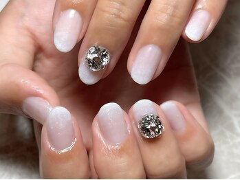 レディグリッター(Lady glitter)/ラメホワイトグラデ×ビジュー