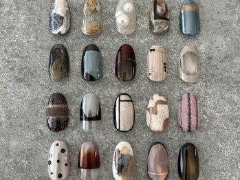 ヒュームアイ(hum'i)の写真/奥行きに惹き込まれる大人ニュアンス。マグネットやフラッシュ等、一癖ある質感で魅せる指先へ