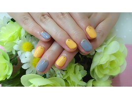 マスタードイエロー＆グレー
