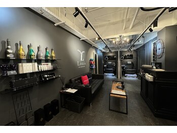 ルイ 梅田店(Louis)/店内はまさに男の隠れ家