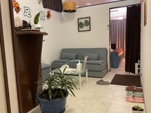 源 リラクゼーションの雰囲気（ここで受付をして頂き、待合室へ☆お茶をサービスしております♪）