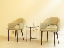 トレーニング後はリラックスエリアでプロテインをどうぞ！