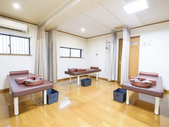 穴川駅前整骨院鍼灸院/明るい施術空間★