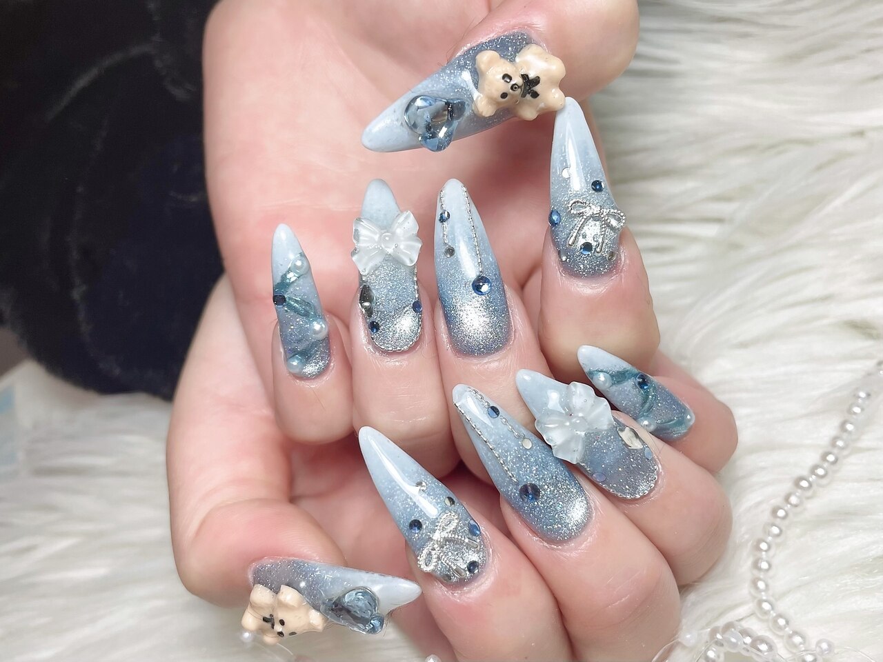2026年冬トレンド】ブルー リボンのネイルデザイン集｜人気順｜4ページ